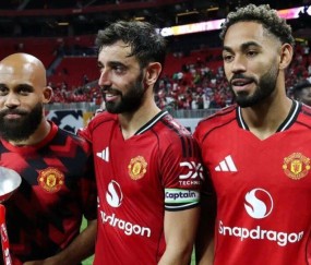 B费漏球助攻姆贝莫幕后揭秘！化身导师指点曼联新援，与库尼亚加练配合