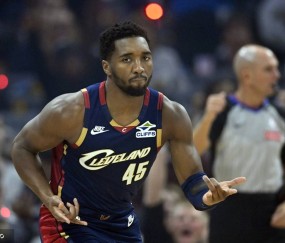 米切尔46+4+8阿伦24+10莫布利23分 骑士胜76人